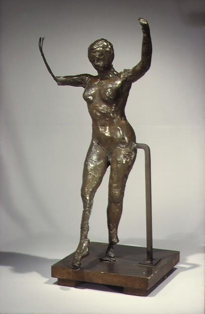 Edgar Degas — Tänzerin, sich vorwärts bewegend, Arme erhoben, rechtes Bein vorwärts (zweiter Zustand)