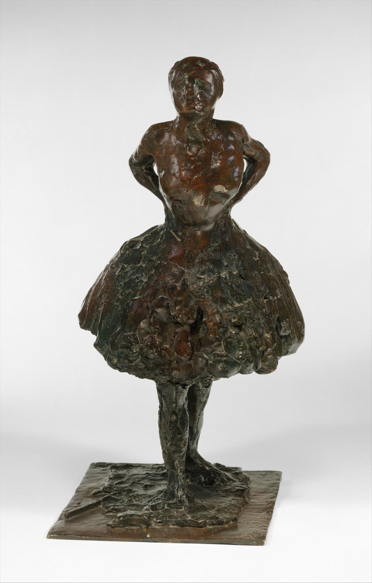 Edgar Degas — Bekleidete Tänzerin in Ruhe, Hände hinter dem Rücken, rechtes Bein nach vorne (zweiter Zustand)