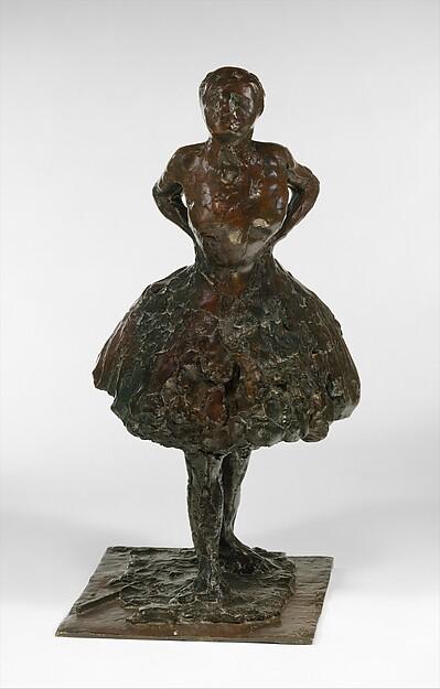Edgar Degas — Bekleidete Tänzerin in Ruhe, Hände hinter dem Rücken, rechtes Bein nach vorne (zweiter Zustand)